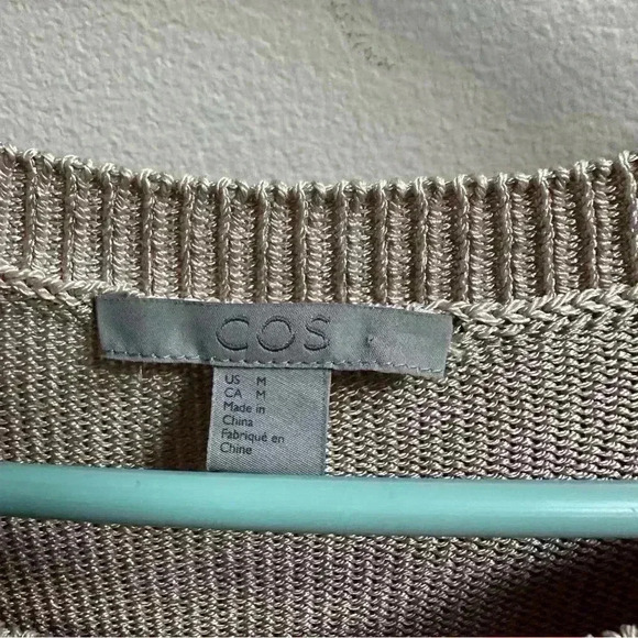 LIKE NEW | COS Short Sleeve Knit Sweater w/ Cut Out Accents | Women’s Size M - Picture 3 of 7